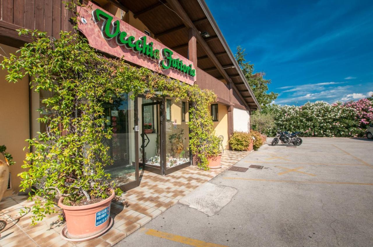 La Vecchia Fattoria Hotel Loreto Exterior photo