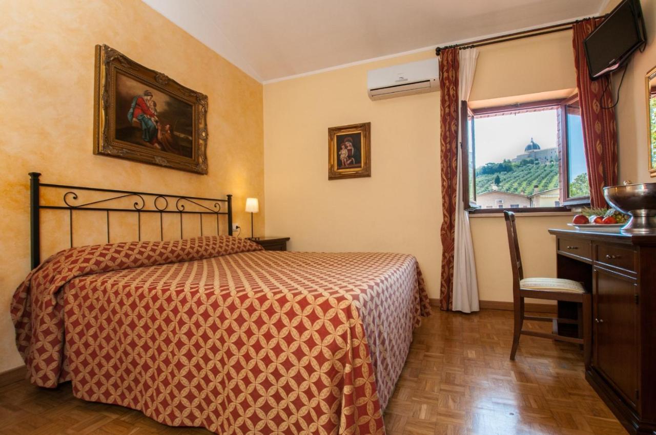 La Vecchia Fattoria Hotel Loreto Exterior photo
