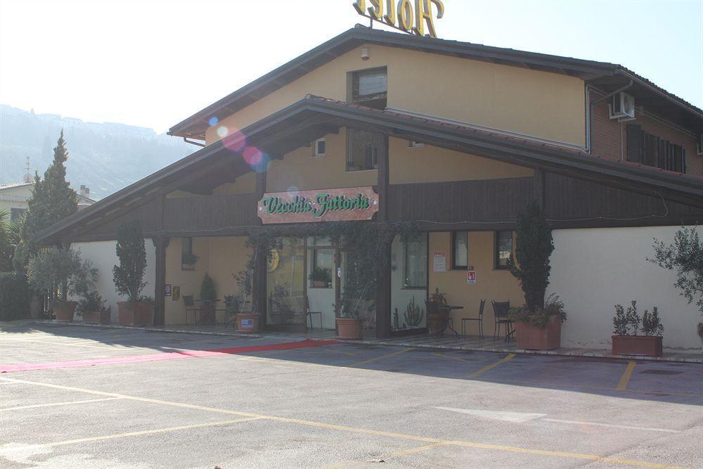 La Vecchia Fattoria Hotel Loreto Exterior photo